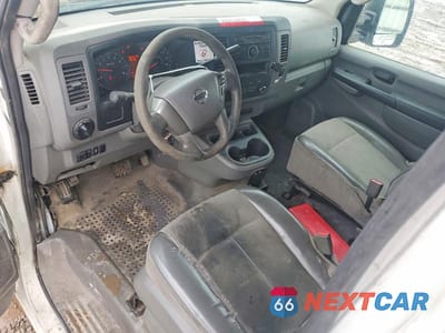 Zdjęcie 8 z 13 samochodu: 2015 NISSAN NV 3500 HD S VIN:1N6AF0LXXFN804861 - miniatura