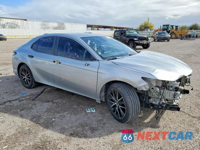 Czwarte zdjęcie samochodu z boku: 2022 TOYOTA CAMRY HYBRID SE VIN:4T1G31AK6NU040381 - miniatura