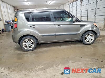 Trzecie zdjęcie samochodu z tyłu: 2011 KIA SOUL + VIN:KNDJT2A25B7226181 - miniatura