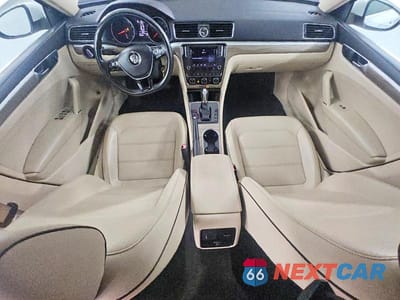 Zdjęcie 8 z 12 samochodu: 2016 VOLKSWAGEN PASSAT SE VIN:1VWBT7A38GC010945 - miniatura