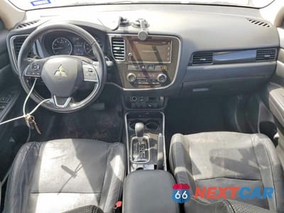 Zdjęcie 8 z 12 samochodu: 2018 MITSUBISHI OUTLANDER SE VIN:JA4AD3A39JZ054519 - miniatura