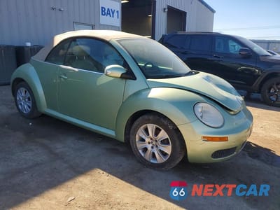 Czwarte zdjęcie samochodu z boku: 2008 VOLKSWAGEN NEW BEETLE CONVERTIBLE S VIN:3VWPF31Y48M402385 - miniatura