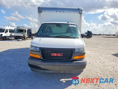 Piąte zdjęcie samochodu w środku: 2020 GMC SAVANA BOX TRUCK VIN:7GZ37TCG0LN003400 - miniatura