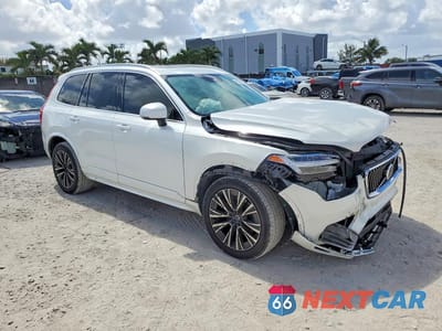 Czwarte zdjęcie samochodu z boku: 2022 VOLVO XC90 T6 MOMENTUM VIN:YV4A221K8N1817919 - miniatura