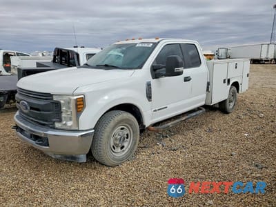 2019 FORD F350 SUPER DUTY UTILITY / SERVICE TRUCK 1FD7X3ET8KEF23234 - główne zdjęcie licytacji z USA - miniatura