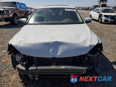 Piąte zdjęcie samochodu w środku: 2017 VOLKSWAGEN JETTA SE VIN:3VWDB7AJ2HM255198 - miniatura