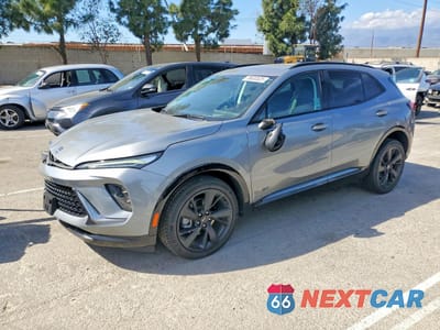 2024 BUICK ENVISION ESSENCE LRBFZPE45RD043970 - główne zdjęcie licytacji z USA - miniatura