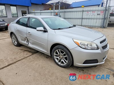 Czwarte zdjęcie samochodu z boku: 2013 CHEVROLET MALIBU 1LT VIN:1G11C5SA5DF202424 - miniatura