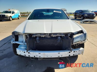 Piąte zdjęcie samochodu w środku: 2018 CHRYSLER 300 S VIN:2C3CCABG4JH216469 - miniatura