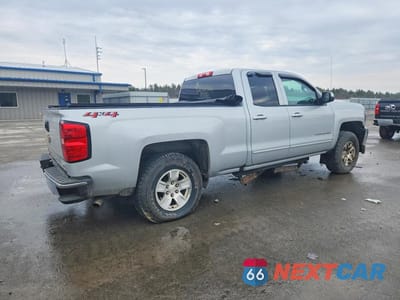 Trzecie zdjęcie samochodu z tyłu: 2018 CHEVROLET SILVERADO K1500 LT VIN:1GCVKREC4JZ179387 - miniatura