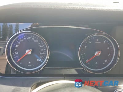 Zdjęcie 9 z 13 samochodu: 2019 MERCEDES-BENZ E 300 VIN:WDDZF4JB1KA682838 - miniatura