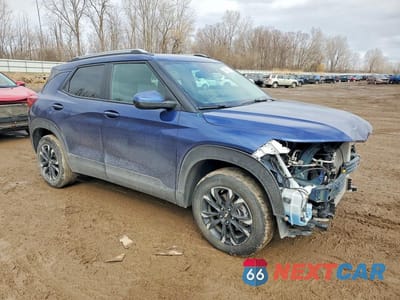 Czwarte zdjęcie samochodu z boku: 2023 CHEVROLET TRAILBLAZER LT VIN:KL79MRSL3PB129708 - miniatura