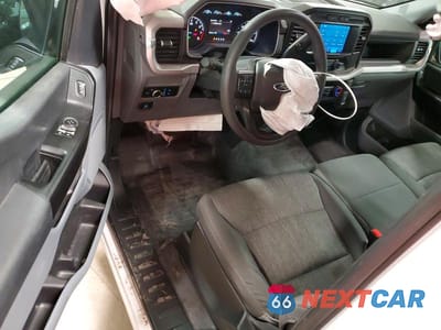 Zdjęcie 8 z 12 samochodu: 2023 FORD F150 VIN:1FTMF1CB1PKE69390 - miniatura