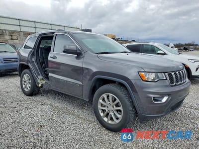 Czwarte zdjęcie samochodu z boku: 2021 JEEP GRAND CHEROKEE LAREDO VIN:1C4RJFAG0MC633492 - miniatura