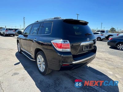 Trzecie zdjęcie samochodu z tyłu: 2013 TOYOTA HIGHLANDER HYBRID LIMITED VIN:JTEDC3EH0D2015337 - miniatura