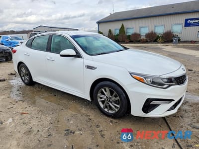 Czwarte zdjęcie samochodu z boku: 2019 KIA OPTIMA LX VIN:5XXGT4L31KG358650 - miniatura
