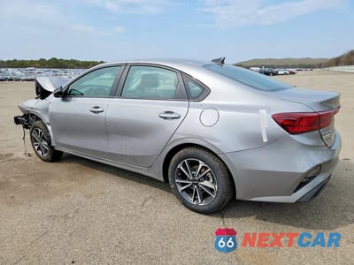 Drugie zdjęcie samochodu z przodu: 2023 KIA FORTE LXS VIN:3KPF24AD4PE688454 - miniatura