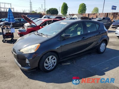 2013 TOYOTA PRIUS C THREE JTDKDTB32D1042207 - główne zdjęcie licytacji z USA - miniatura