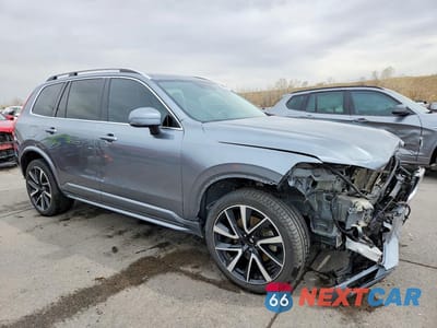 Czwarte zdjęcie samochodu z boku: 2019 VOLVO XC90 T6 MOMENTUM VIN:YV4A22PK0K1491343 - miniatura