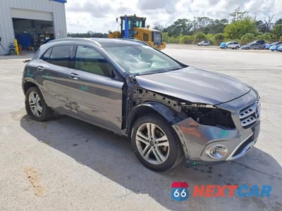 Czwarte zdjęcie samochodu z boku: 2019 MERCEDES-BENZ GLA 250 4MATIC VIN:WDCTG4GB5KJ584541 - miniatura