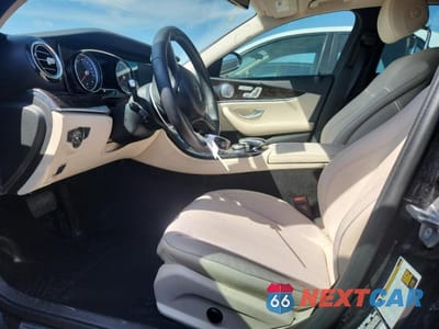 Zdjęcie 7 z 12 samochodu: 2018 MERCEDES-BENZ E 300 VIN:WDDZF4JB8JA357103 - miniatura