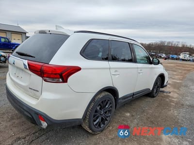 Trzecie zdjęcie samochodu z tyłu: 2019 MITSUBISHI OUTLANDER SE VIN:JA4AD3A38KZ025126 - miniatura