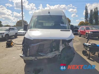 Piąte zdjęcie samochodu w środku: 2022 MERCEDES BENZ SPRINTER 2500 UTILITY / SERVICE VAN VIN:W1Y40CHY1NT105189 - miniatura