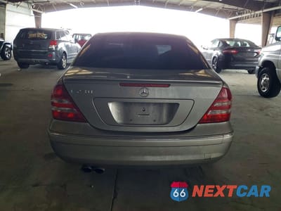 Zdjęcie 6 z 11 samochodu: 2007 MERCEDES-BENZ C 230 VIN:WDBRF52H67A956933 - miniatura