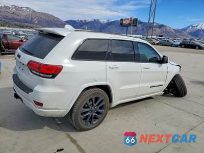 Trzecie zdjęcie samochodu z tyłu: 2019 JEEP GRAND CHEROKEE LAREDO VIN:1C4RJFAG8KC618736 - miniatura