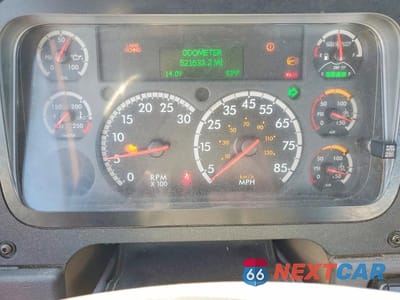 Zdjęcie 8 z 10 samochodu: 2016 FREIGHTLINER CASCADIA 1 - SEMI TRUCK VIN:1FUBGEDV2GLHC5753 - miniatura