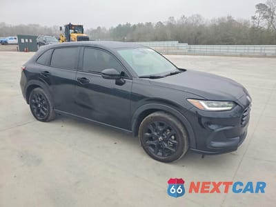 Czwarte zdjęcie samochodu z boku: 2025 HONDA HR-V SPORT VIN:3CZRZ1H51SM711526 - miniatura