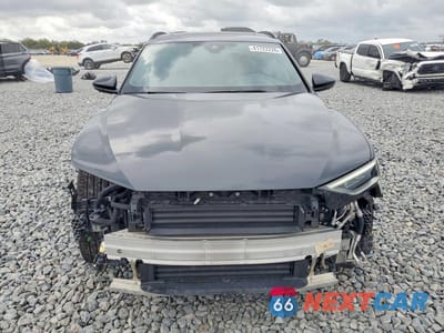 Piąte zdjęcie samochodu w środku: 2024 AUDI Q8 E-TRON PRESTIGE VIN:WA16AAGE2RB025055 - miniatura