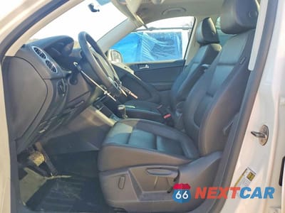 Zdjęcie 7 z 12 samochodu: 2010 VOLKSWAGEN TIGUAN SE VIN:WVGBV7AXXAW537872 - miniatura