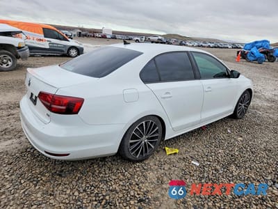 Trzecie zdjęcie samochodu z tyłu: 2016 VOLKSWAGEN JETTA SPORT VIN:3VWD17AJ0GM408940 - miniatura