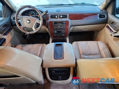 Zdjęcie 8 z 13 samochodu: 2013 CHEV SUBURBAN VIN:1GNSCJE06DR155840 - miniatura