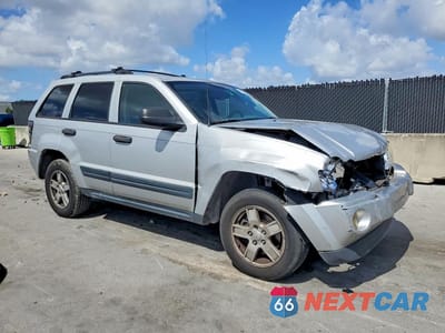 Czwarte zdjęcie samochodu z boku: 2005 JEEP GRAND CHEROKEE LAREDO VIN:1J4HS48N05C569113 - miniatura