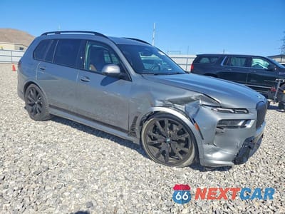 Czwarte zdjęcie samochodu z boku: 2025 BMW X7 XDRIVE40I VIN:5UX23EM05S9W76125 - miniatura