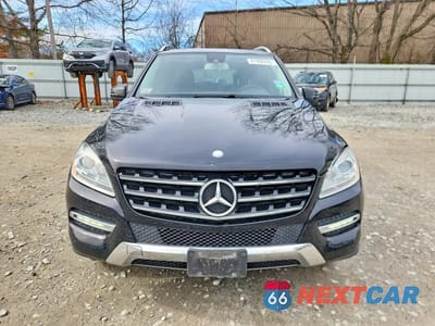 Piąte zdjęcie samochodu w środku: 2015 MERCEDES-BENZ ML 350 4MATIC VIN:4JGDA5HB6FA591984 - miniatura