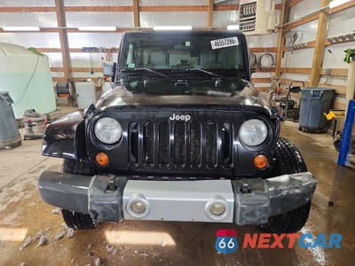 Piąte zdjęcie samochodu w środku: 2009 JEEP WRANGLER UNLIMITED SAHARA VIN:1J4GA59149L749734 - miniatura