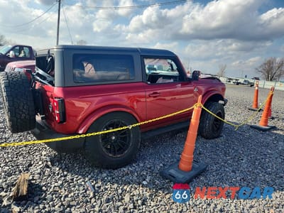 Trzecie zdjęcie samochodu z tyłu: 2021 FORD BRONCO BASE VIN:1FMDE5APXMLA62212 - miniatura