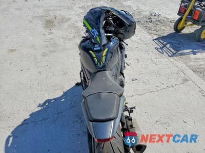 Zdjęcie 6 z 10 samochodu: 2023 SUZUKI GSX-R1000 VIN:JS1DM11B5P7100361 - miniatura