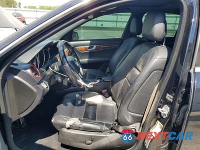 Zdjęcie 7 z 12 samochodu: 2012 MERCEDES-BENZ C 300 4MATIC VIN:WDDGF8BBXCA690550 - miniatura
