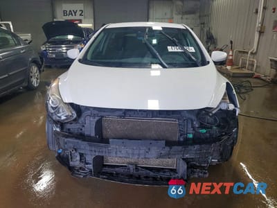 Piąte zdjęcie samochodu w środku: 2016 HYUNDAI ELANTRA GT BASE VIN:KMHD35LH5GU268533 - miniatura