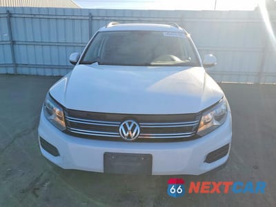 Piąte zdjęcie samochodu w środku: 2016 VOLKSWAGEN TIGUAN S VIN:WVGAV7AX3GW596363 - miniatura