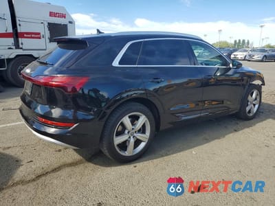 Trzecie zdjęcie samochodu z tyłu: 2019 AUDI E-TRON PREMIUM PLUS VIN:WA1LABGE3KB016671 - miniatura