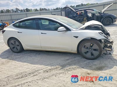 Czwarte zdjęcie samochodu z boku: 2021 TESLA MODEL 3 VIN:5YJ3E1EA6MF097458 - miniatura