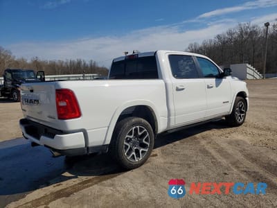 Trzecie zdjęcie samochodu z tyłu: 2026 RAM 1500 LARAMIE VIN:1C6SRFJPXTN293739 - miniatura
