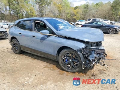 Czwarte zdjęcie samochodu z boku: 2023 BMW IX M60 VIN:WB533CF08PCM92388 - miniatura