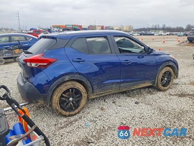 Trzecie zdjęcie samochodu z tyłu: 2020 NISSAN KICKS SV VIN:3N1CP5CV3LL578584 - miniatura