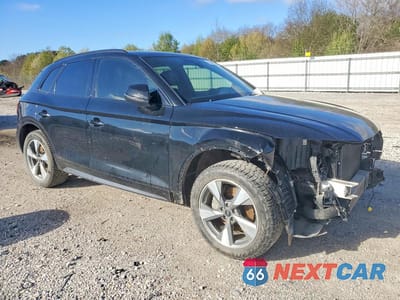 Czwarte zdjęcie samochodu z boku: 2020 AUDI Q5 PREMIUM VIN:WA1ANAFY4L2120637 - miniatura